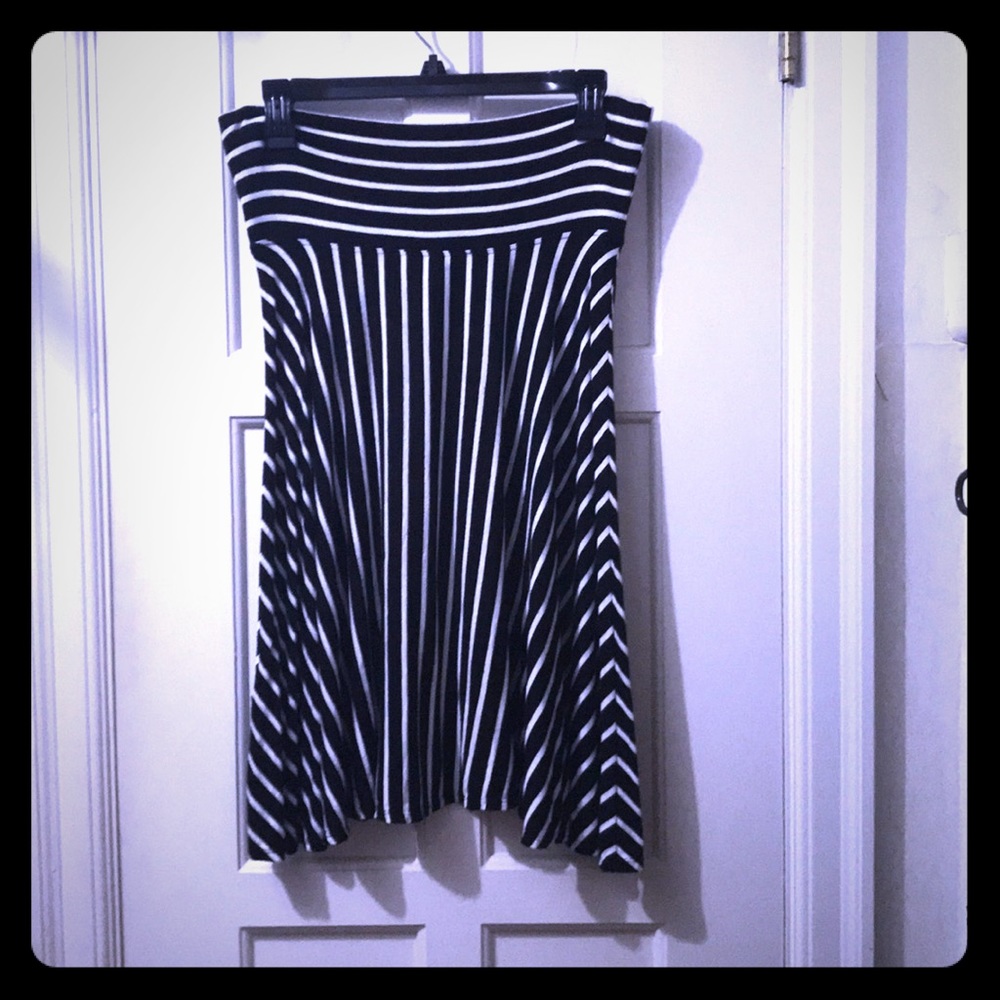 Comfy black and white striped skirt